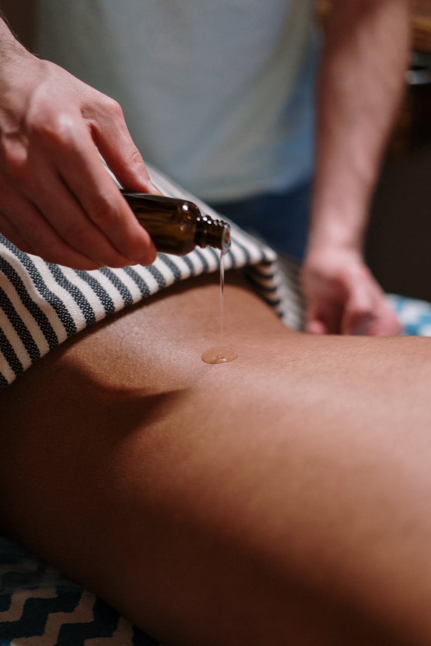 person holding black and white stripe textile - Massage Ayurvédique