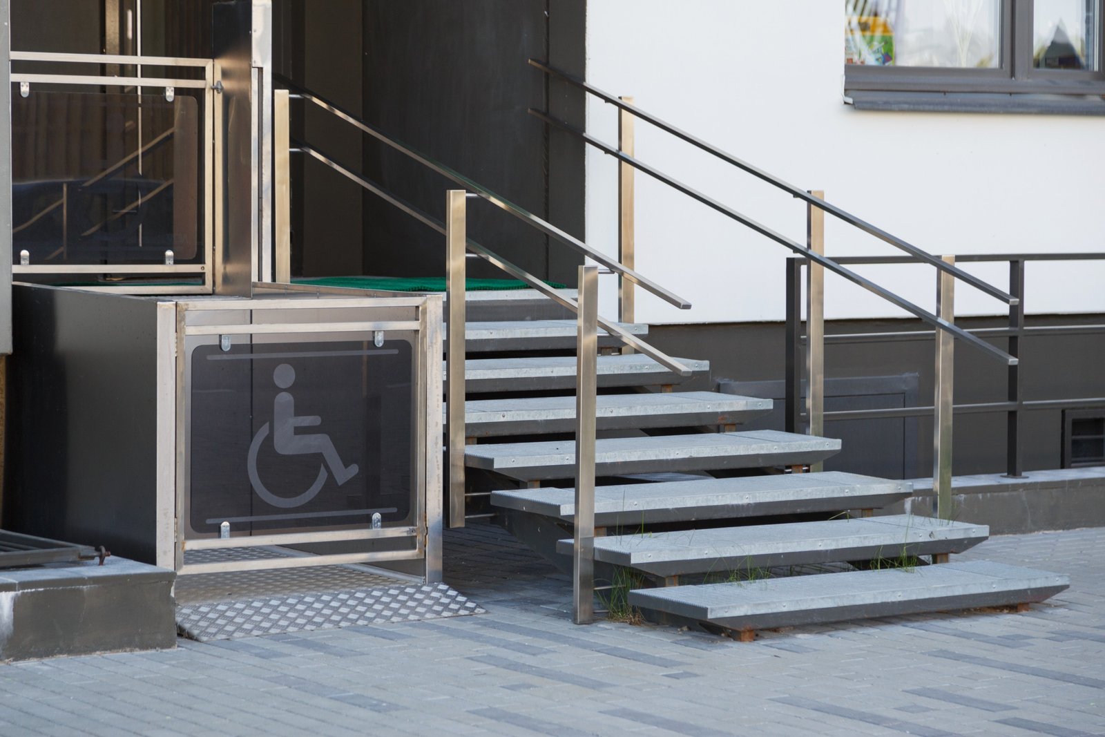 Peut-on installer une plateforme élévatrice sur n&rsquo;importe quel escalier ?